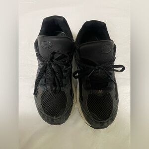 Boys Black new balance Sneakers